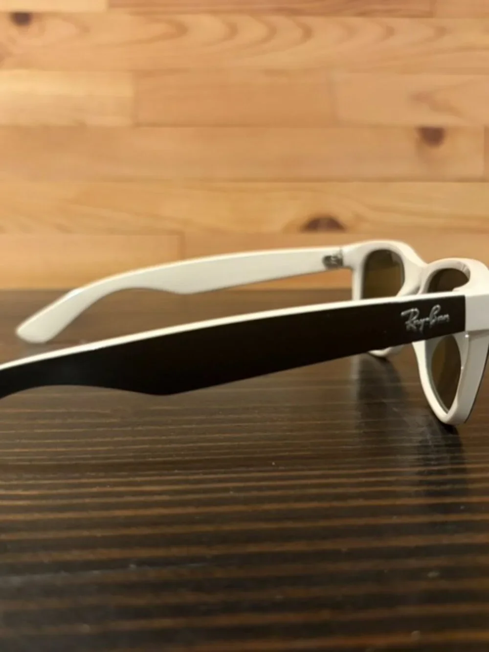 Ray-BanRB2132 New Wayfarer 875 Black/Beige G-15 Green Sunglasses 55-18-145 Italy
